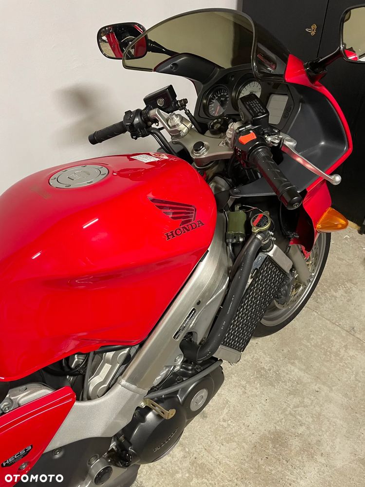 Honda VFR - 12