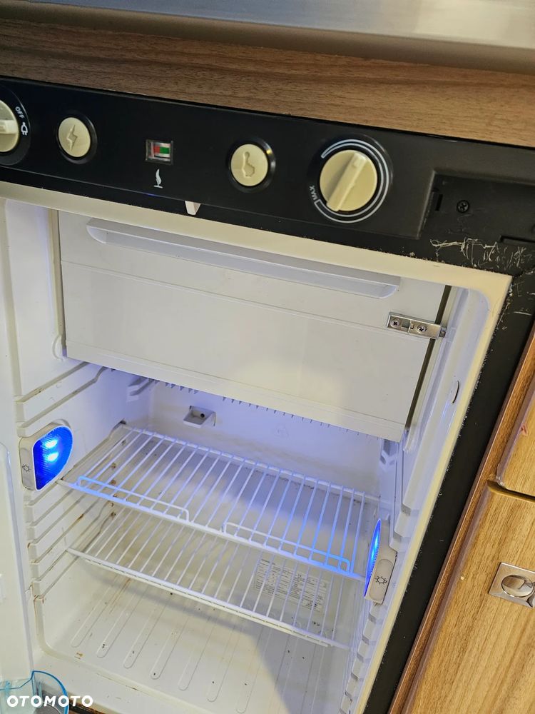 Caravelair WŁĄCZ FILMIK. DMC 1100. ŁÓŻKO MAŁŻEŃSKIE, SYPIALNIO JADALNIA. ŁAZIENKA. PIĘKNA. - 28