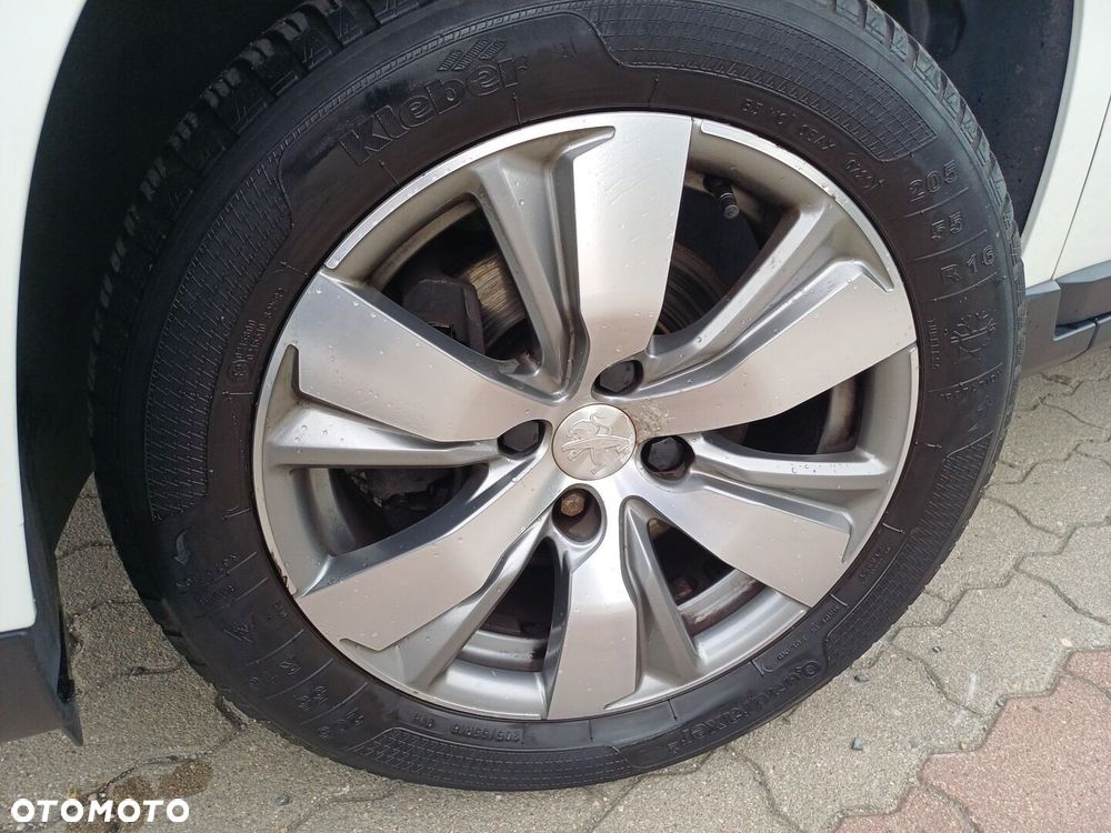 Peugeot 2008 1.2 Pure Tech Style S&S - 9