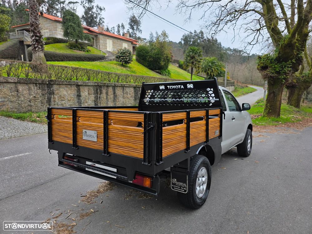 Toyota Hilux 4x4 Extra Cab Sol - 2