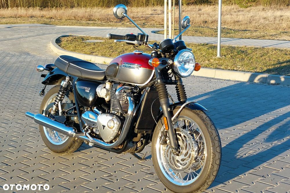 Triumph Bonneville - 5