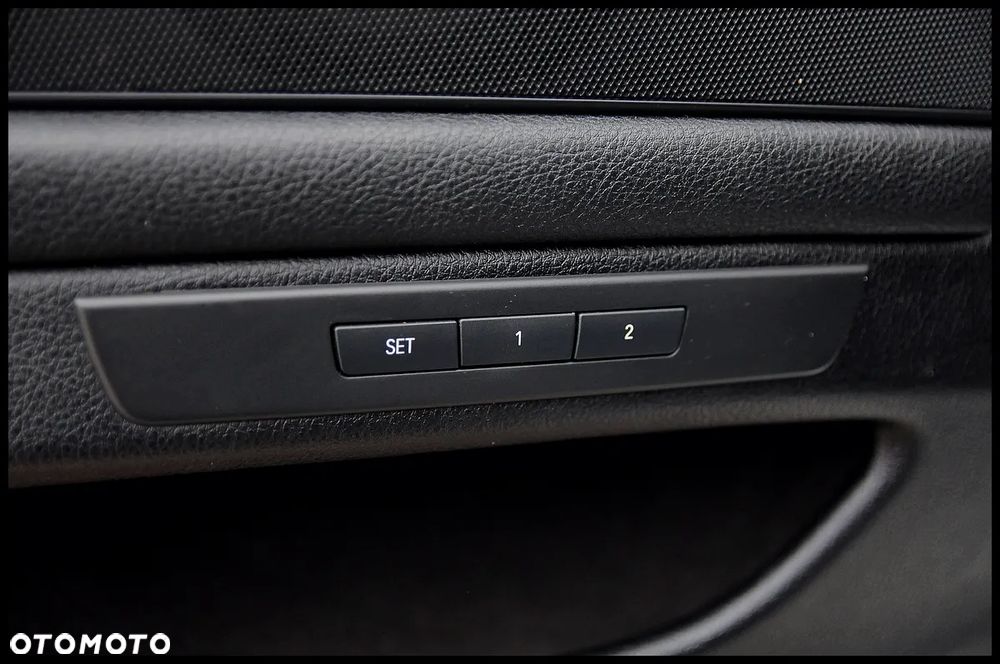 BMW Seria 5 528i - 28