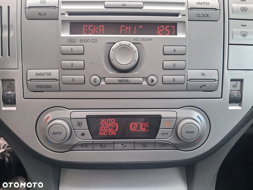 Ford Kuga 2.0 TDCi 2x4 Titanium - 27