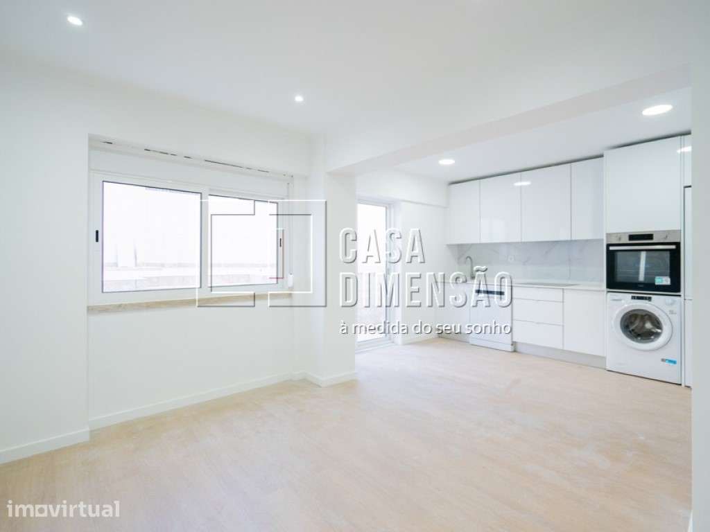 Apartamento T2, em fase de remodelação, com logradouro, na Amadora.... - Grande imagem: 4/19