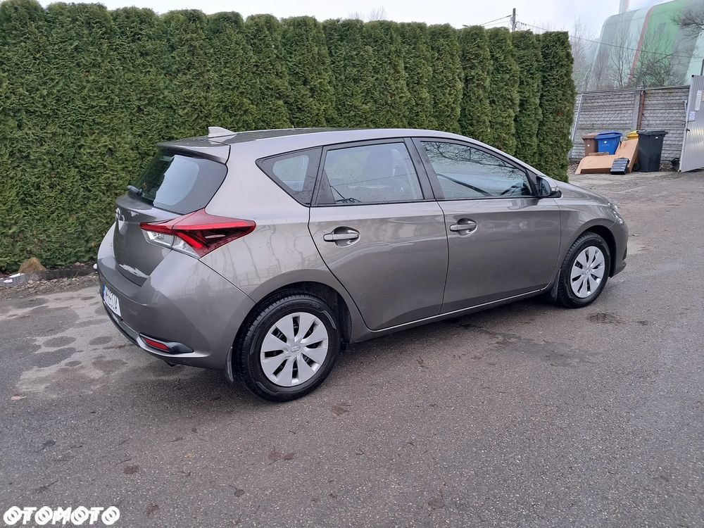 Toyota Auris - 13