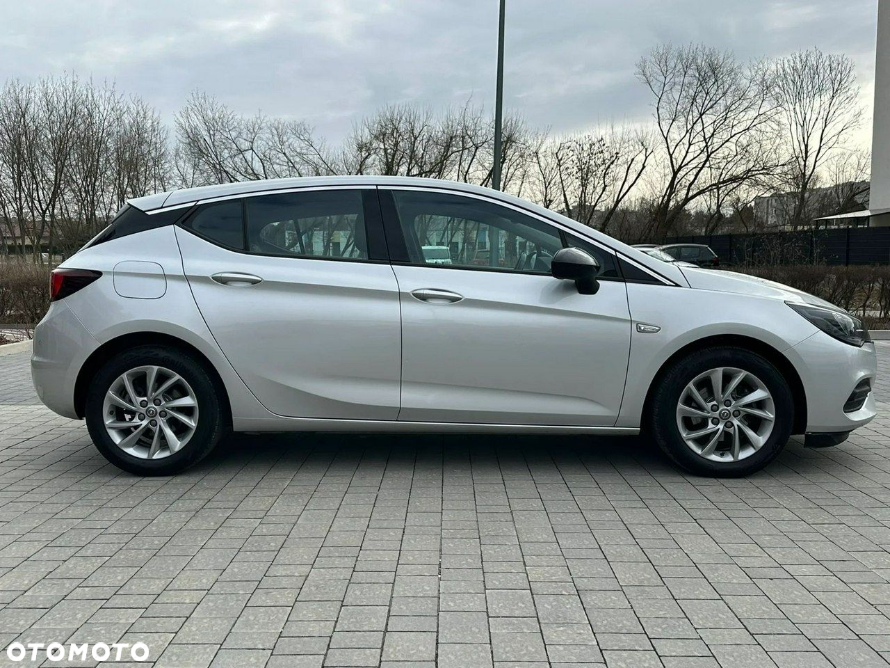 Opel Astra V 1.2 T Elegance S&S - 6