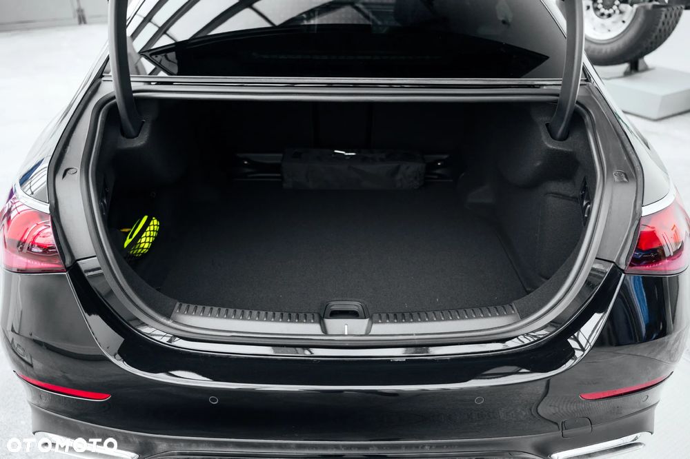 Mercedes-Benz Klasa E 200 mHEV 4-Matic AMG 9G-Tronic - 22