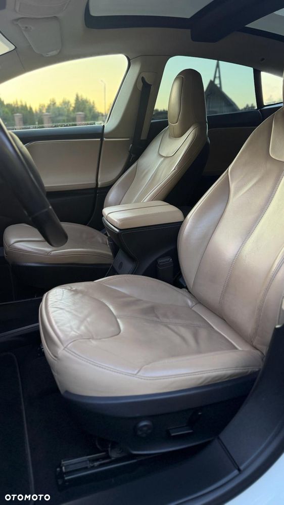 Tesla Model S - 12