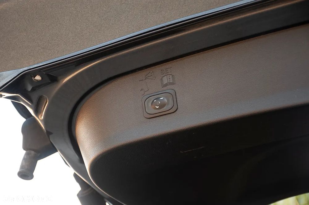 Ford Kuga - 32