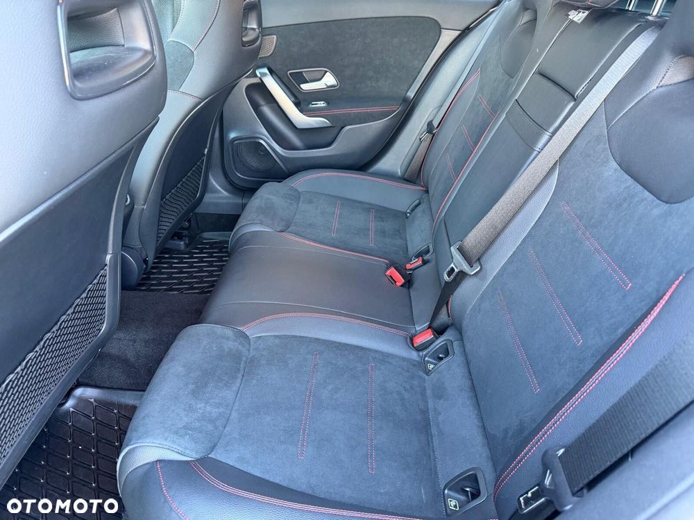 Mercedes-Benz Klasa A 220 4-Matic AMG Line 7G-DCT - 11