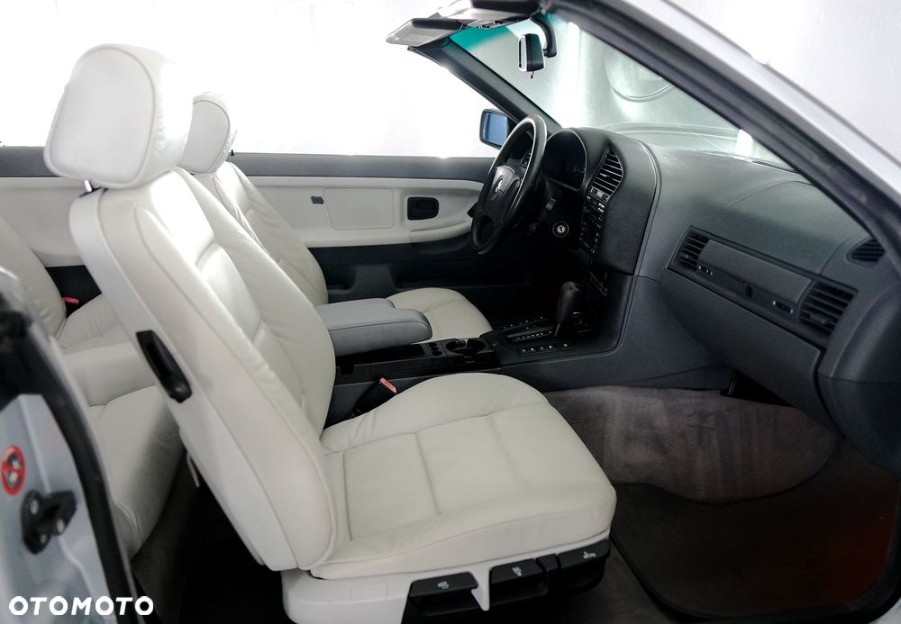 BMW Seria 3 323i - 22