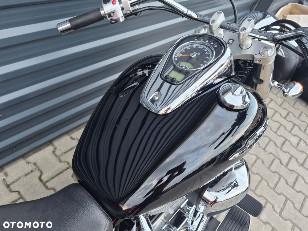 Suzuki Intruder - 10