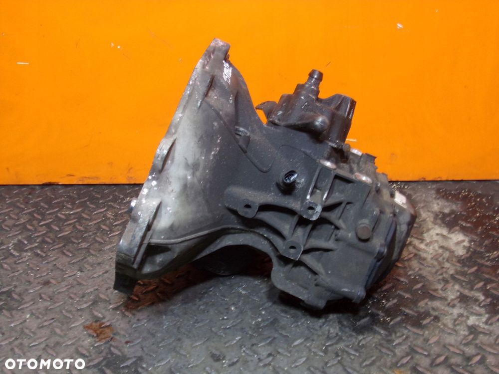 CORSA E 1.4 16V B 16r 90KM skrzynia biegow 5 BEJS374 A15188155BEJS374 - 2