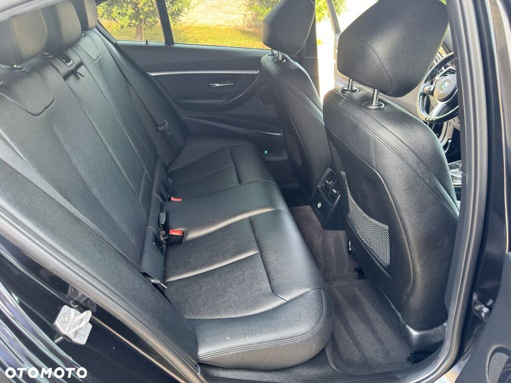 BMW Seria 3 330i M Sport Shadow - 12
