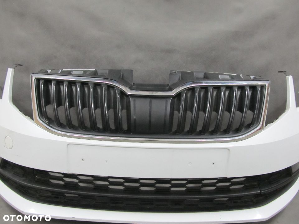 Zderzak przedni Skoda Octavia 3 17-20 Bez otworów LS9R - 7