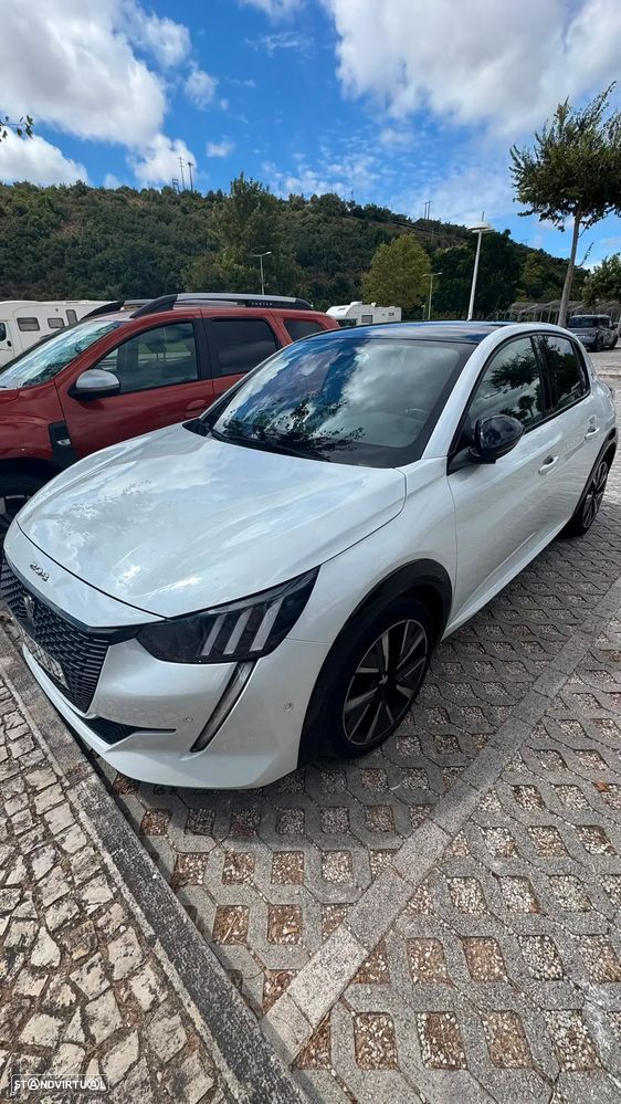 Peugeot 208 PureTech 100 GT Pack — fotografia 10