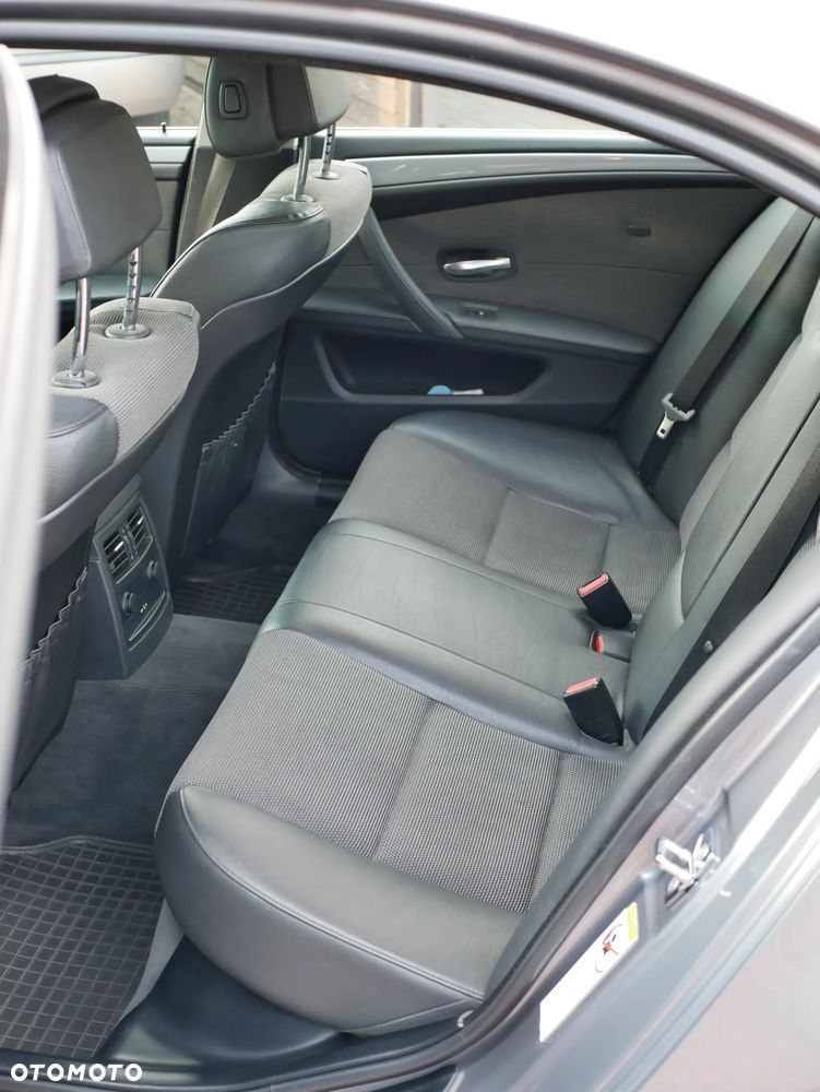 BMW Seria 5 525d - 8