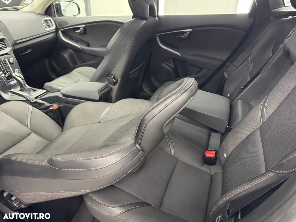 Volvo V40 D3 Geartronic Momentum - 18