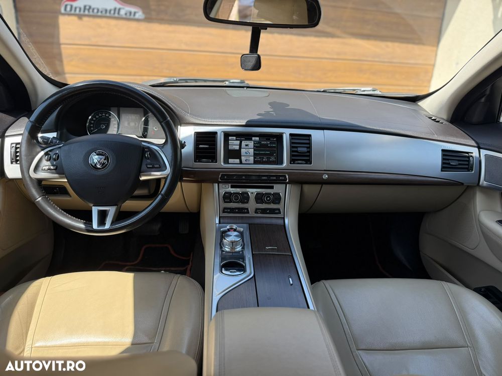 Jaguar XF - 10