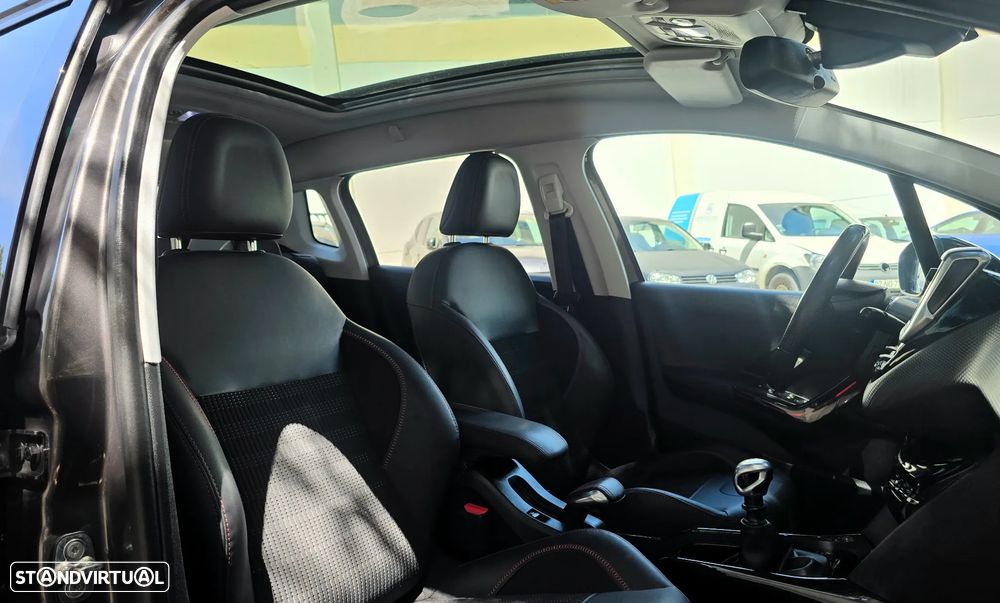 Peugeot 2008 1.2 PureTech GT Line - 23