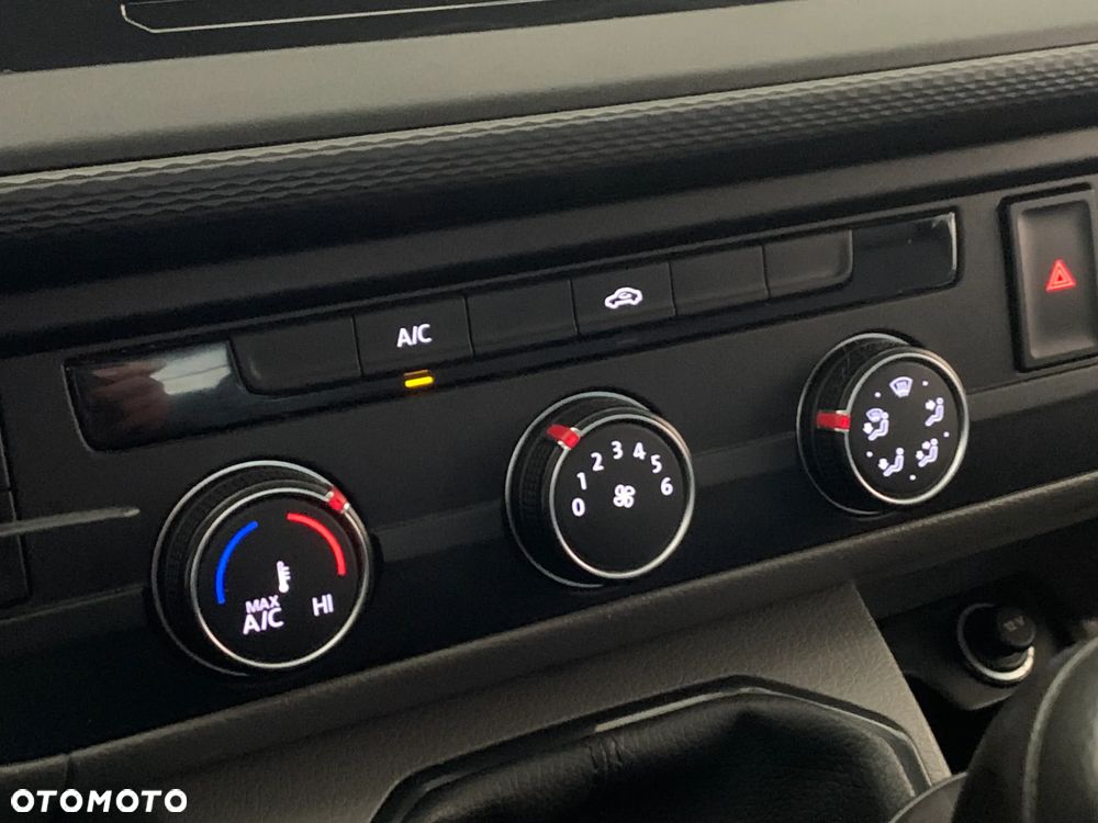 Volkswagen TRANSPORTER T6 VAN 3os. L2H1 Long MAXI WZMOCNIONY DMC3.2t. Ładowność 1242kg, Paka 3m, Homologacja VAT-1, Reflektory LED DIODOWE, Lampy tył LED, Kamera, Czujniki, Dogrzewanie Webasto 5kW, Automatyczne światła, Mocny silnik 2.0TDI DNA 150KM 6cio biegowa skrzynia biegów! Kolor srebrny Reflex Metalik, ZABUDOWA ładowni wraz z podsufitką i oś. LED! Fabryczny alarm, Przebieg tylko 53tys.km! - 21