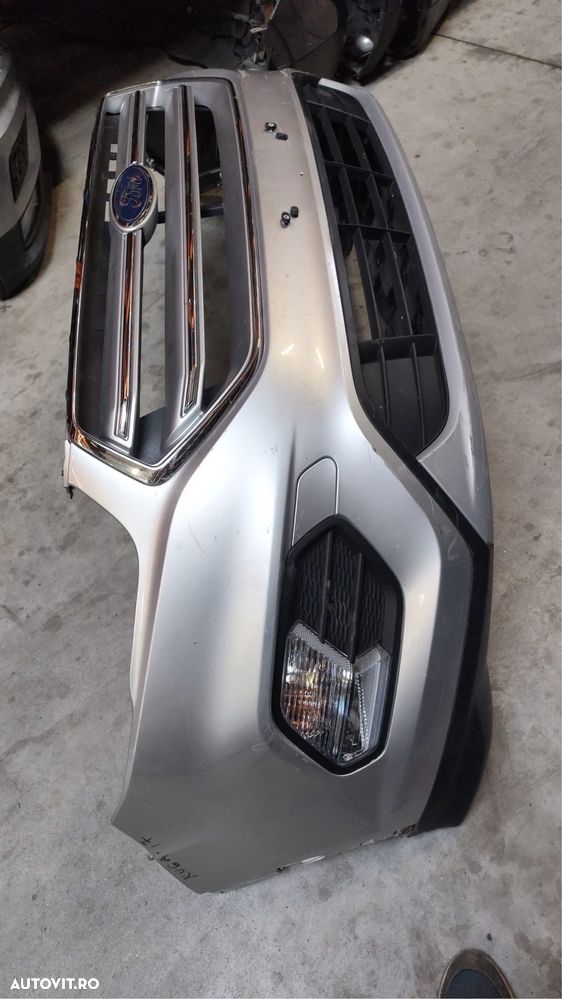 Bara fata Ford Kuga 2017 - 1