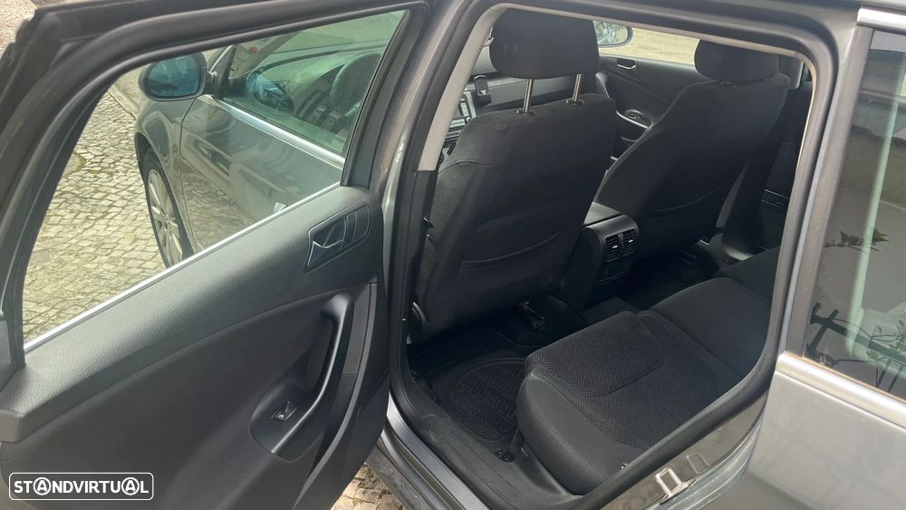VW Passat Variant 2.0 TDI Confortline - 14
