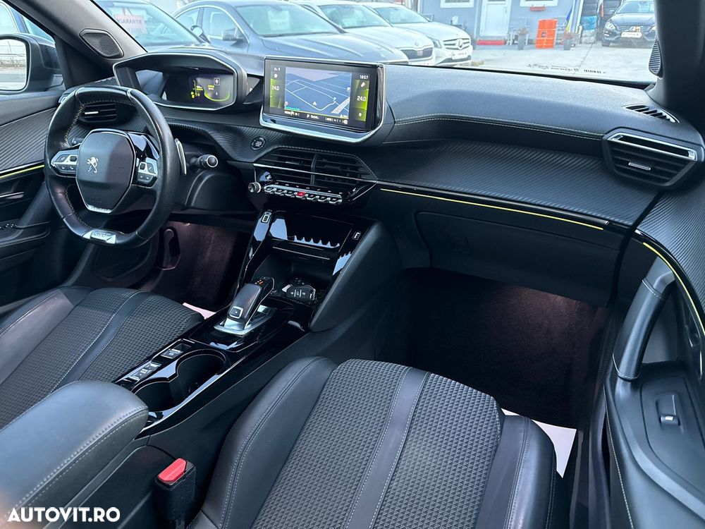 Peugeot 2008 PureTech 130 EAT8 GT Exclusive - 20