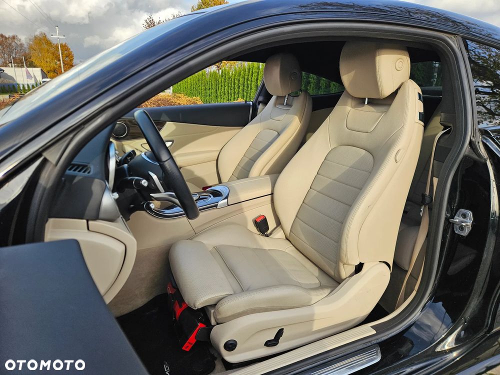 Mercedes-Benz Klasa C 300 9G-TRONIC - 10