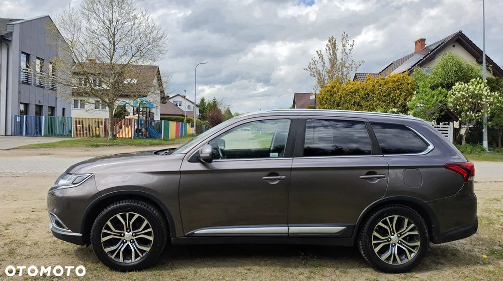 Mitsubishi Outlander 2.0 Instyle + 4WD CVT - 3