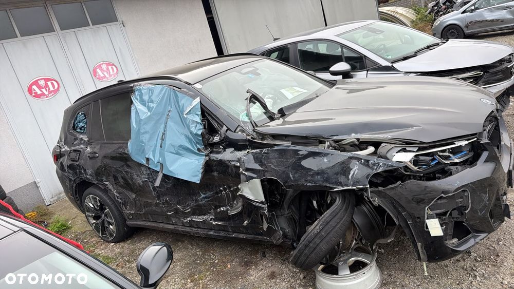 BMW iX3 - 13