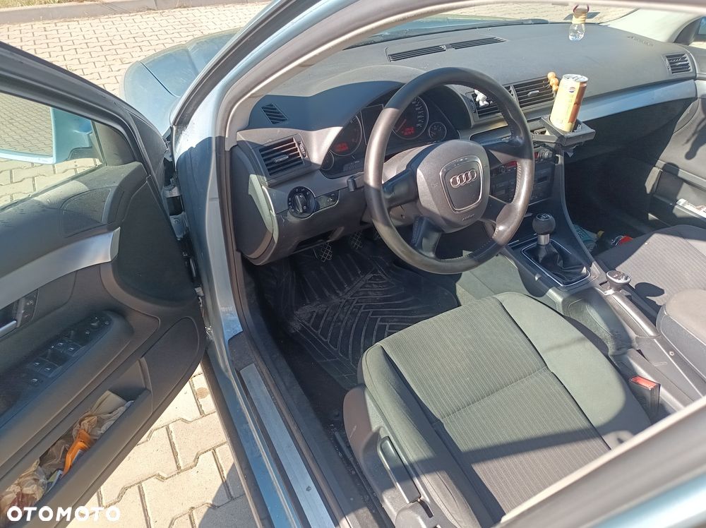 Audi A4 Limousine - 6