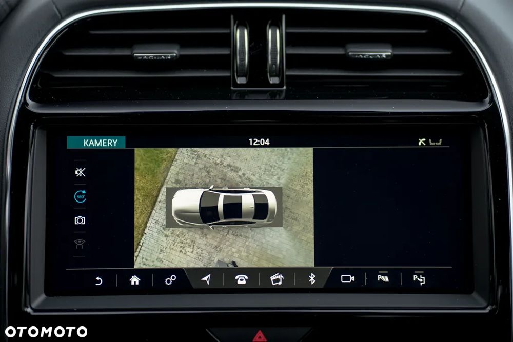 Jaguar XE 2.0 D180 HSE - 17