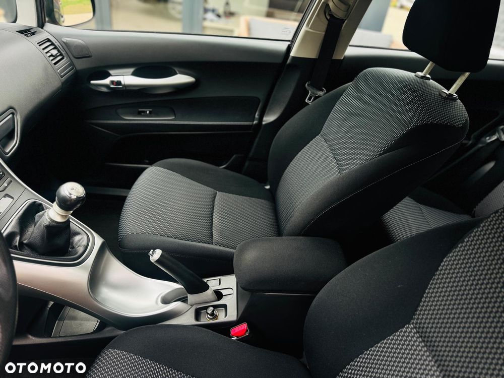Toyota Auris - 16
