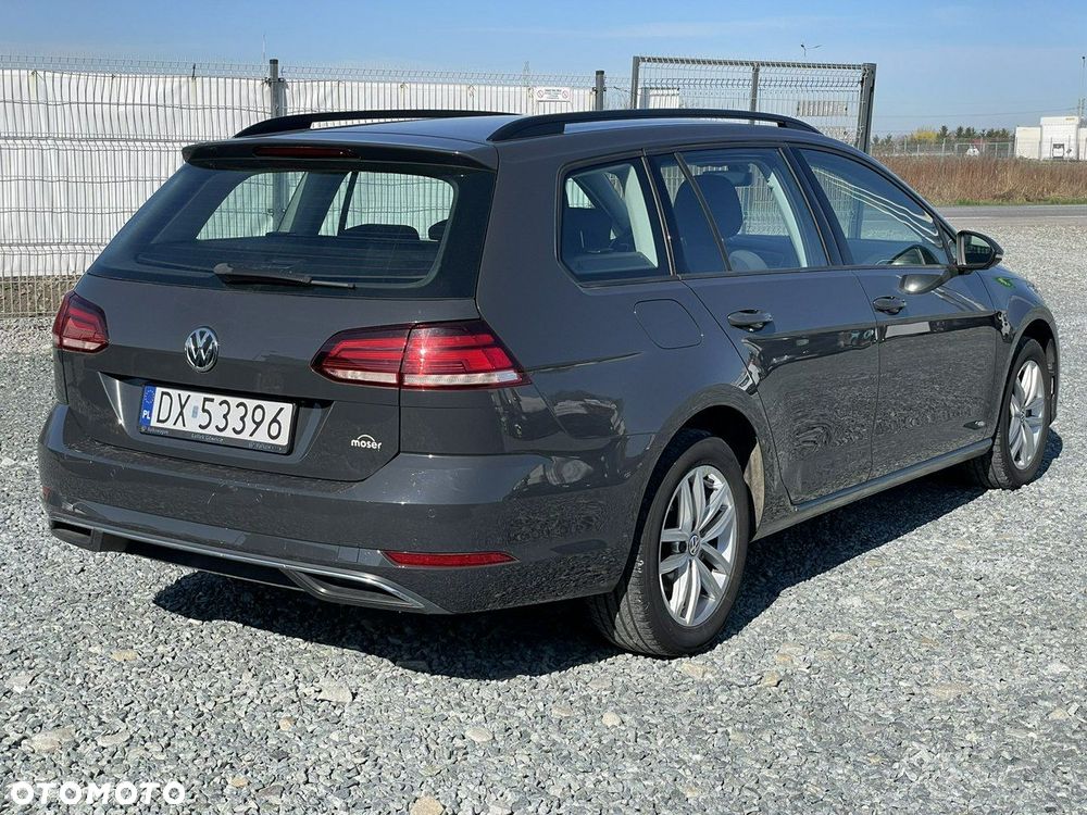 Volkswagen Golf - 6