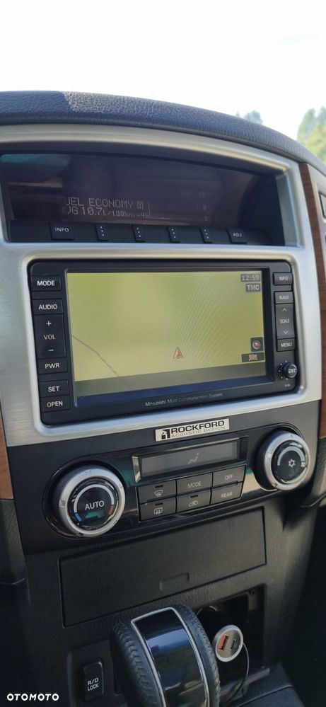 Mitsubishi Pajero - 24
