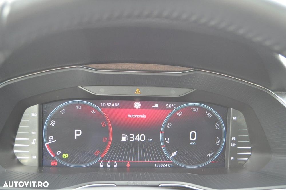 Skoda Superb 2.0 TDI DSG Premium Edition - 28