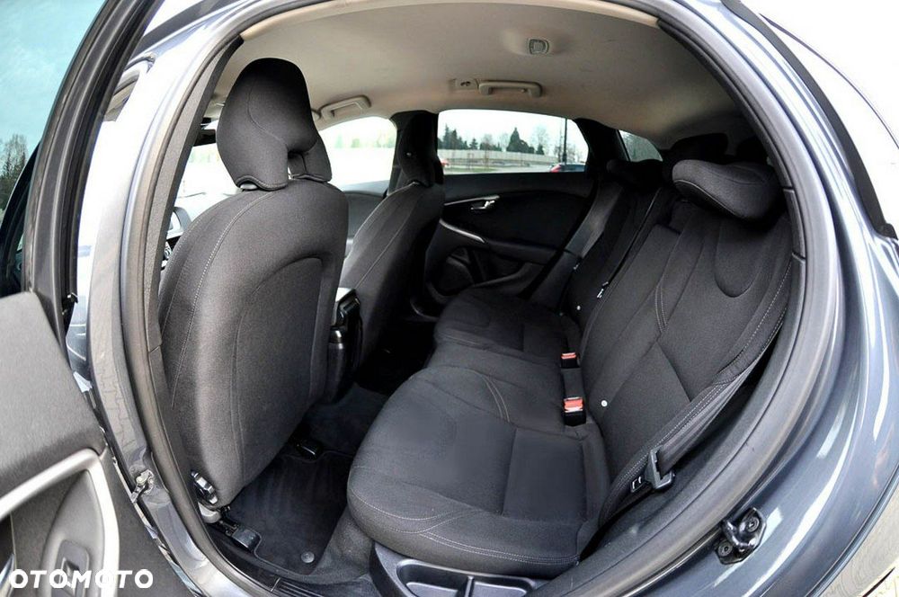 Volvo V40 D2 Momentum - 8