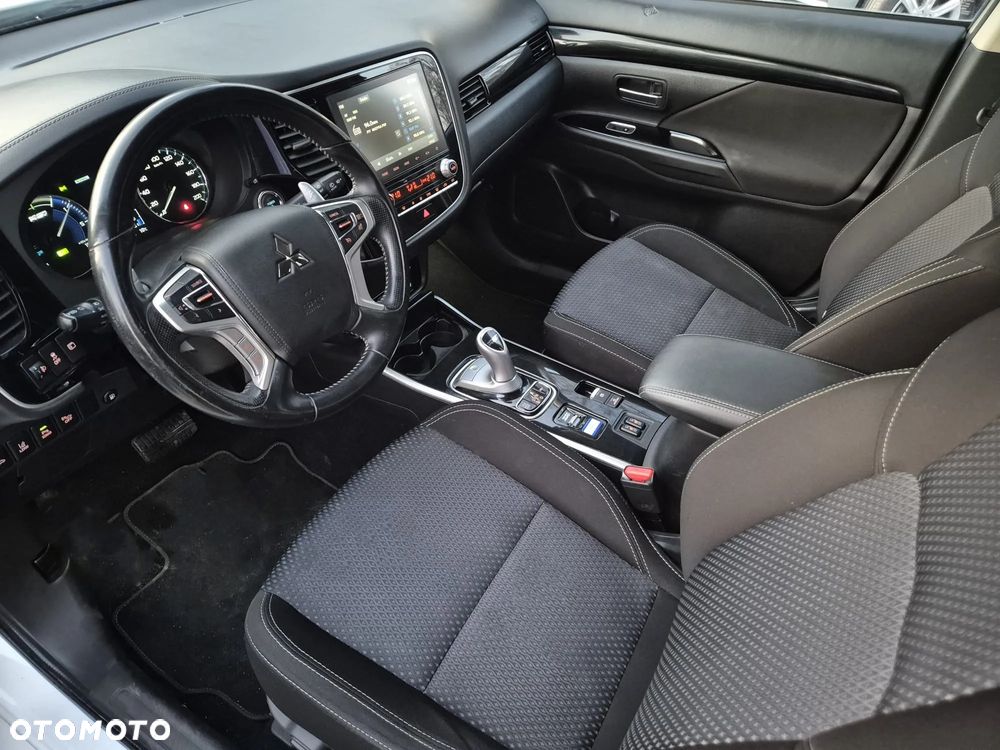 Mitsubishi Outlander - 10