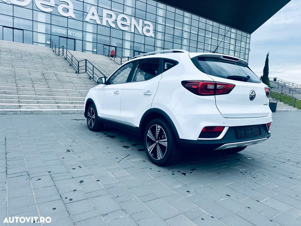 MG ZS EV Luxury - 12