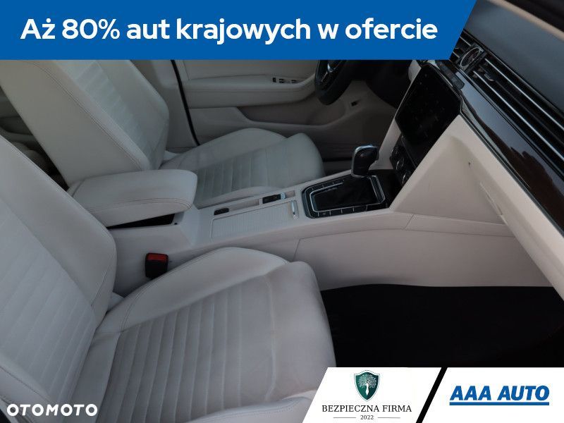 Volkswagen Passat - 10