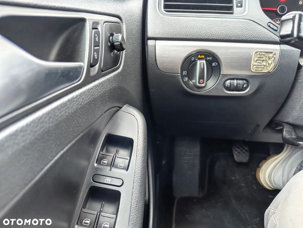 Volkswagen Jetta 1.4 TSI Highline - 23