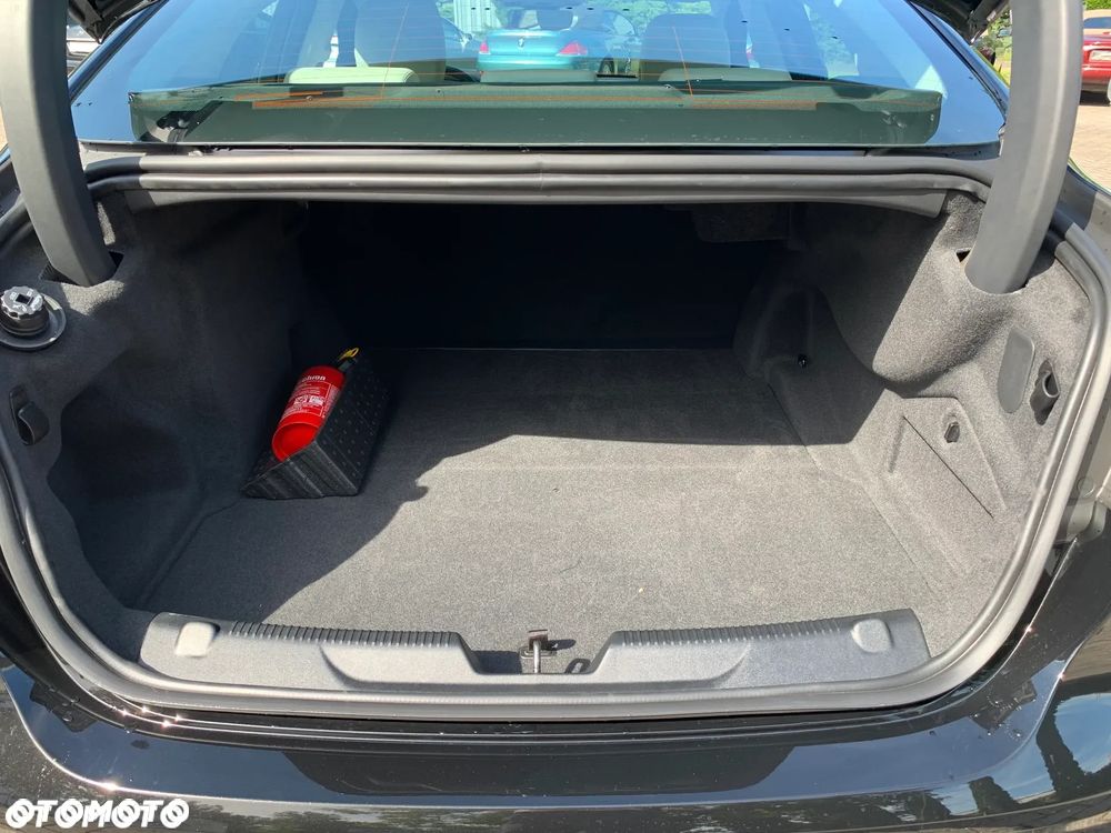 Jaguar XE 2.0 D200 mHEV R-Dynamic Black - 17