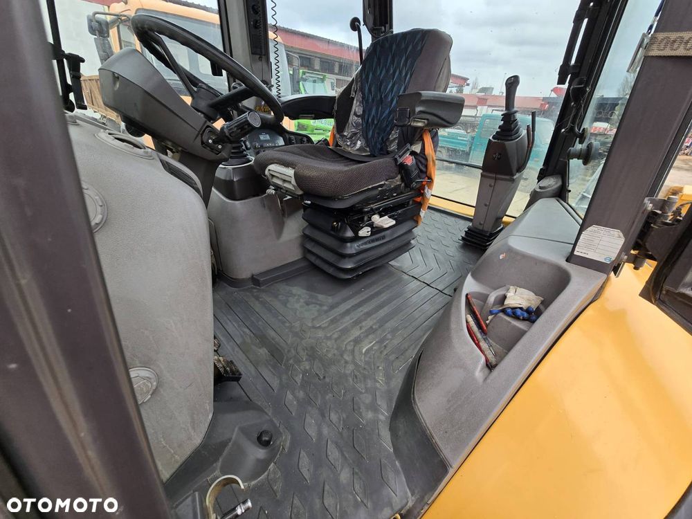 Volvo BL71B - 12