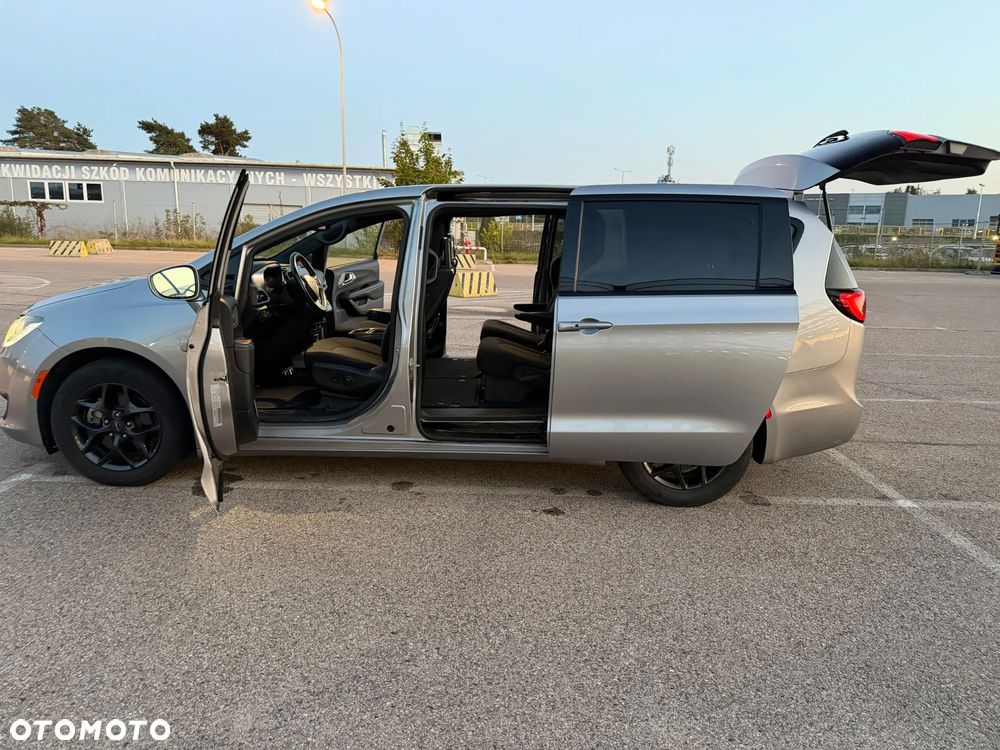 Chrysler Pacifica - 18