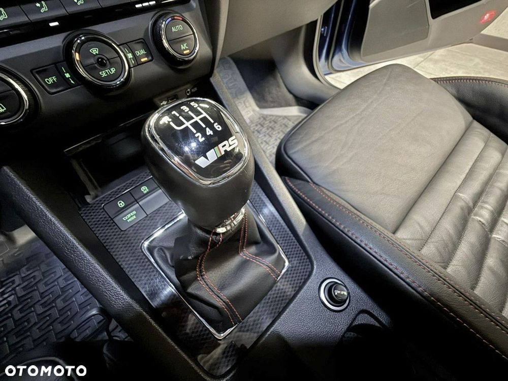 Skoda Octavia 2.0 TSI RS - 28