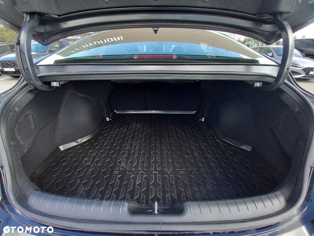 Hyundai Elantra 1.6 Smart - 30