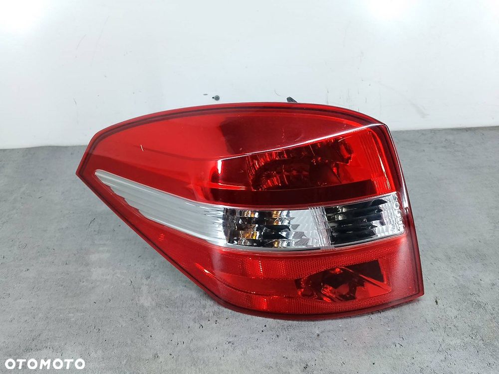 LAMPA TYLNA LEWA RENAULT LAGUNA III 08-551-1980L KOMBI - 1