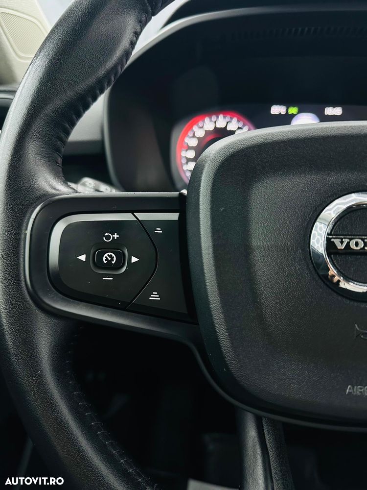Volvo XC 40 D3 Momentum Pro - 31