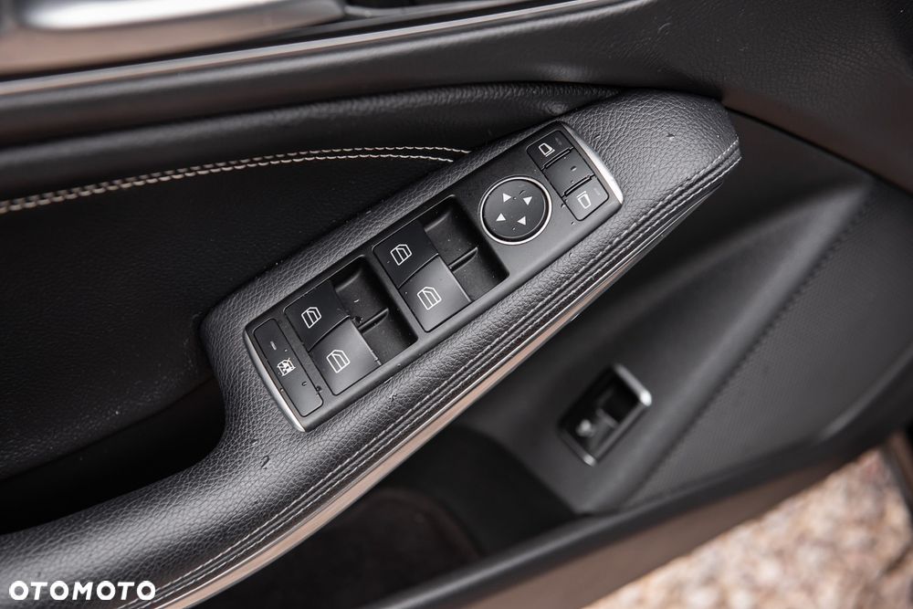 Mercedes-Benz CLA 250 7G-DCT - 16